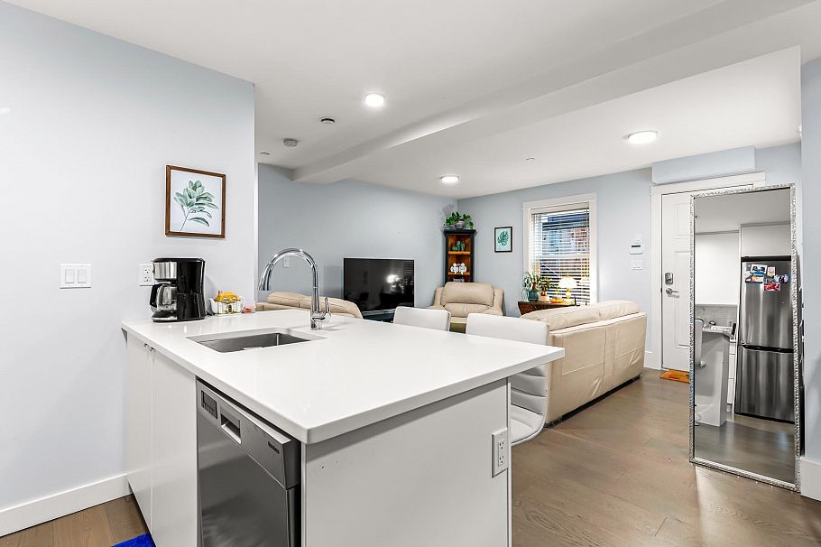 437 Vernon Drive Vancouver, BC - 29