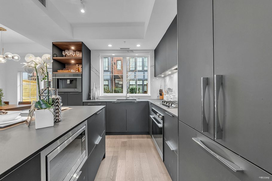 118 2070 Curling Road North Vancouver, BC - 10