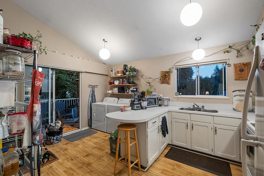 3602 Regent Avenue North Vancouver, BC - 12