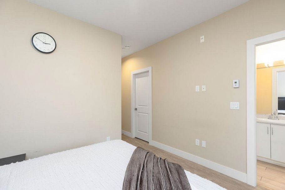 201 4577 Slocan Street Vancouver, BC - 15