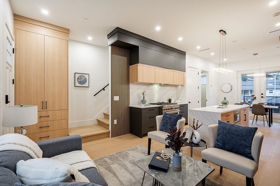 2329 E 49th Avenue Vancouver, BC - 4