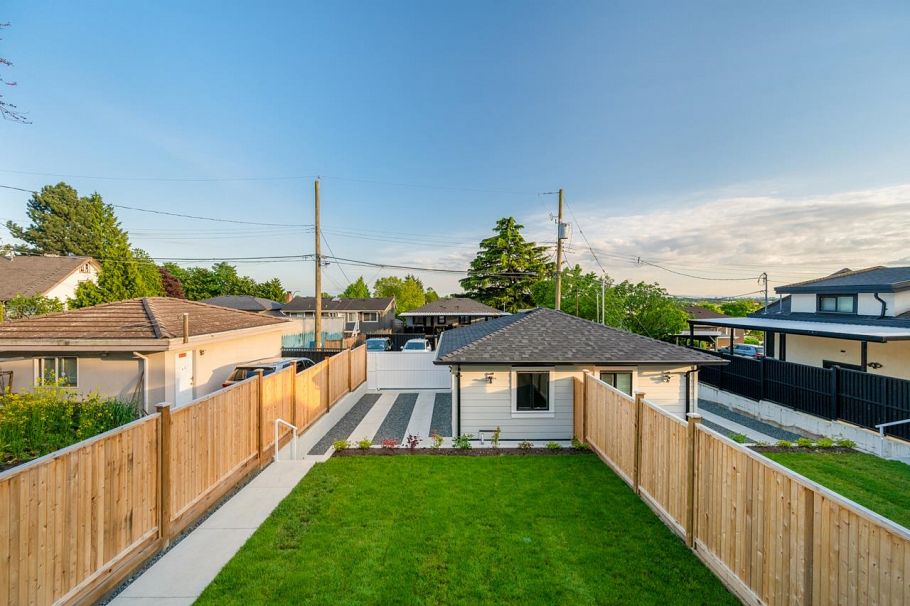 1724 E 64th Avenue Vancouver, BC - 26