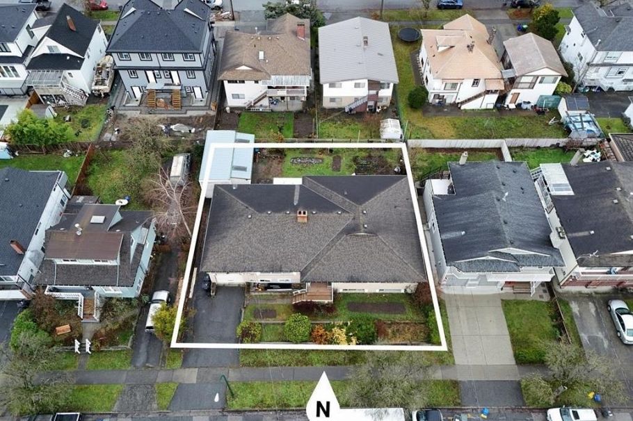 753 E 55th Avenue Vancouver, BC - 4