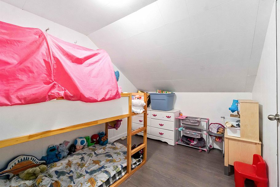 5735 Earles Street Vancouver, BC - 14