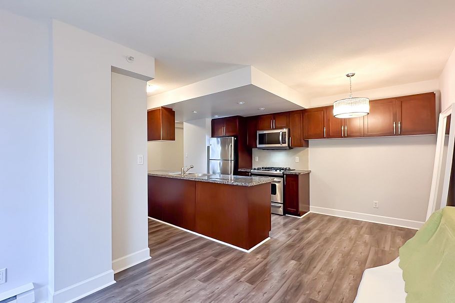 403 3811 Hastings Street Burnaby, BC - 8