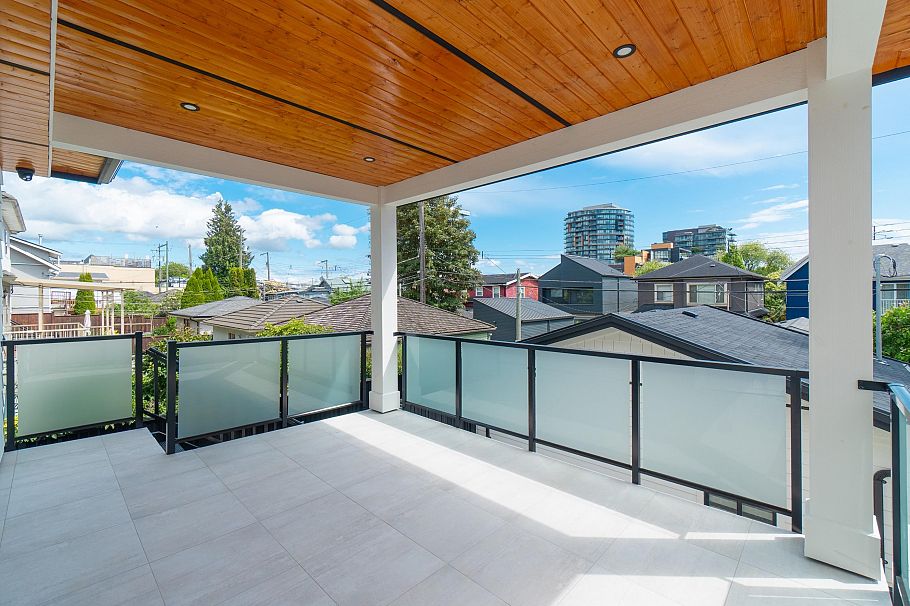 1554 W 66th Avenue Vancouver, BC - 15