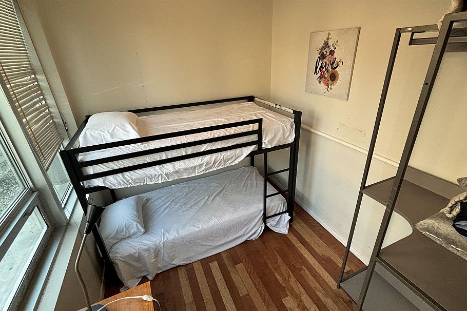 310 989 Nelson Street Vancouver, BC - 3