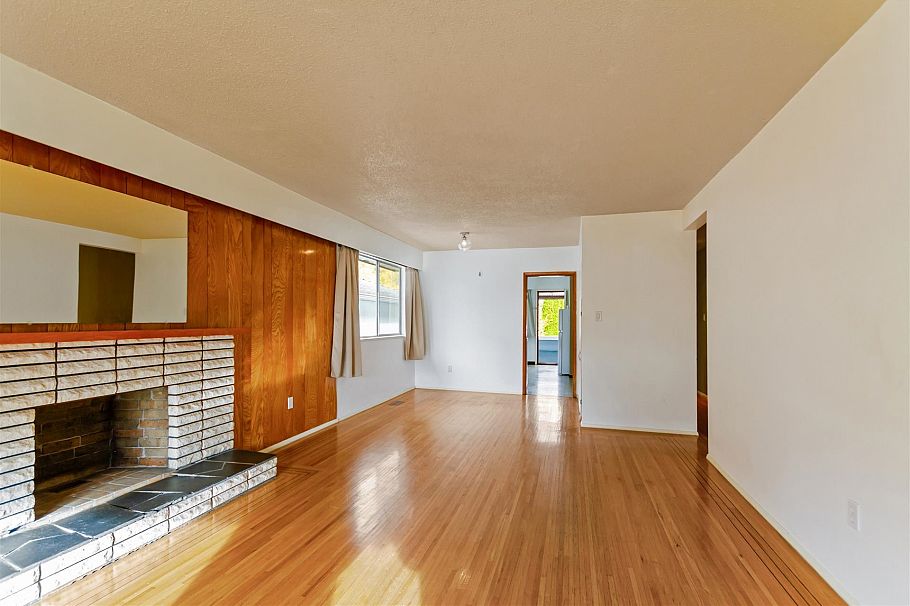 1615 Adanac Street Vancouver, BC - 4