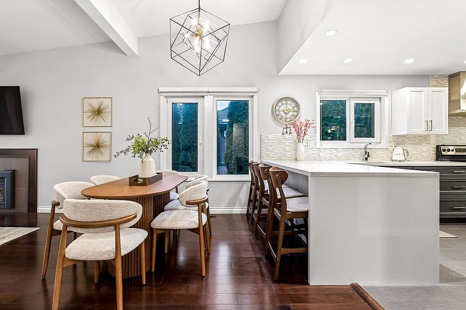 1614 Lynn Valley Road North Vancouver, BC - 4