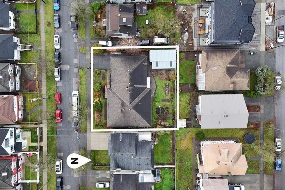 753 E 55th Avenue Vancouver, BC - 3