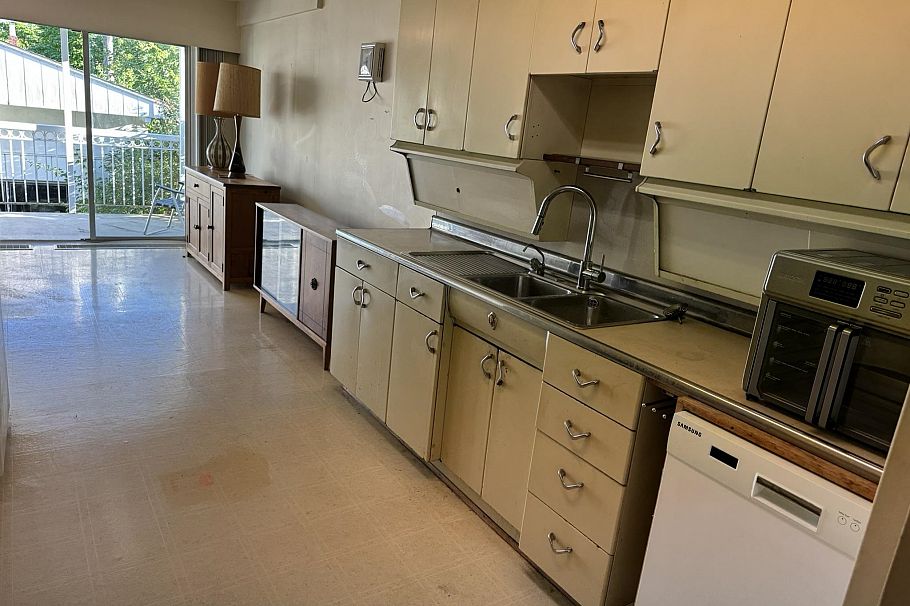 3616 Oxford Street Vancouver, BC - 14