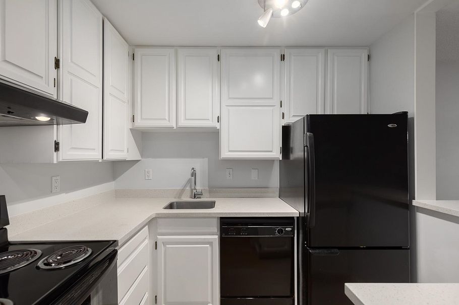 306 1775 W 10th Avenue Vancouver, BC - 9