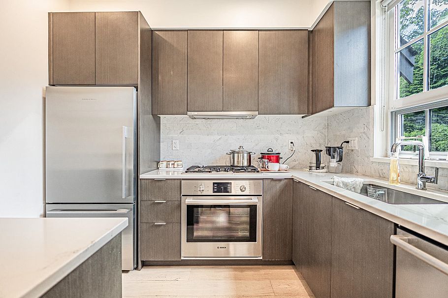 7903 Oak Street Vancouver, BC - 7