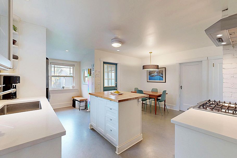 2640 Mcgill Street Vancouver, BC - 2