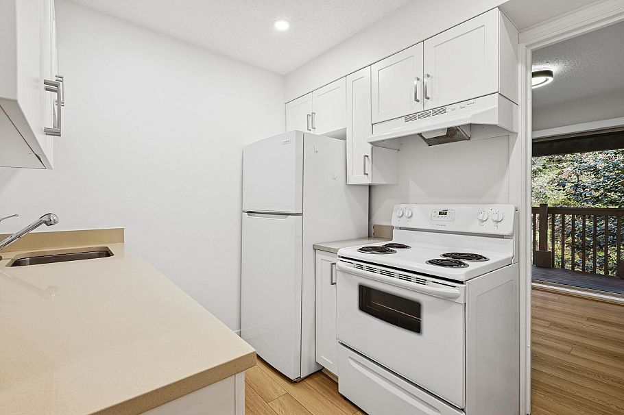 879 Westview Crescent North Vancouver, BC - 1