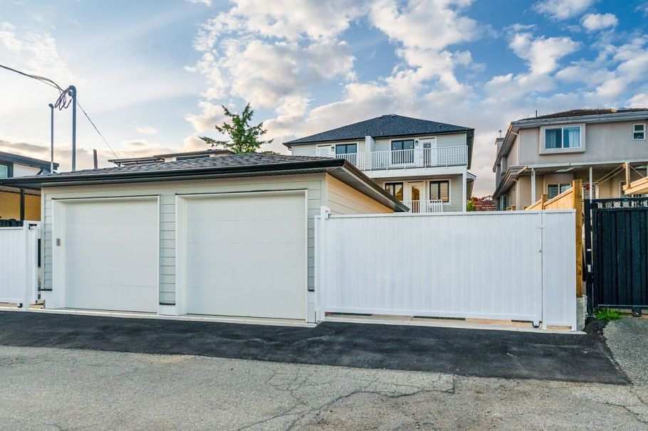 1724 E 64th Avenue Vancouver, BC - 28