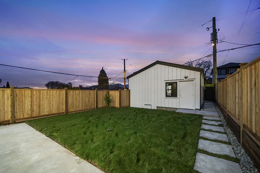 2 3623 Triumph Street Vancouver, BC - 15