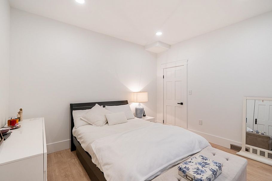 3343 W 3rd Avenue Vancouver, BC - 12