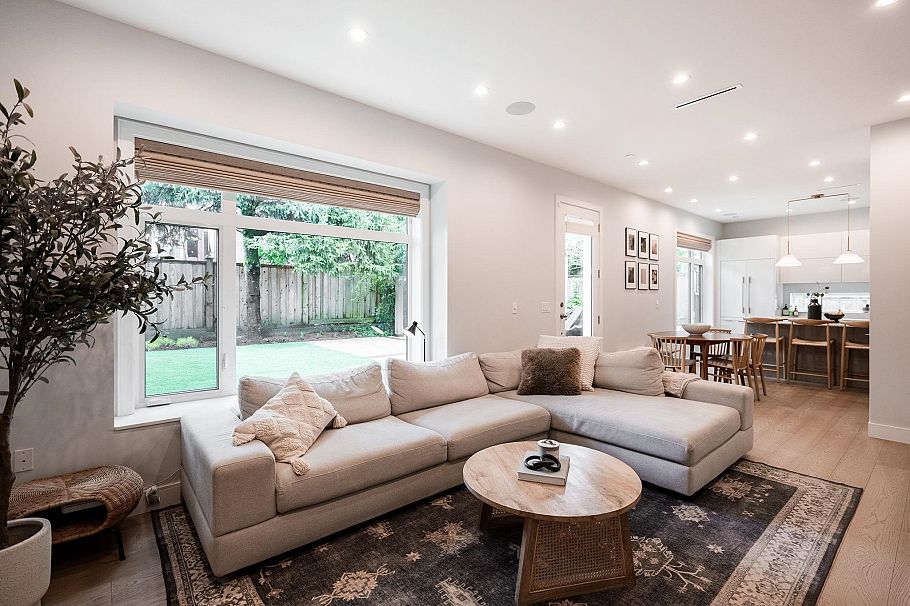 3337 W 40th Avenue Vancouver, BC - 4