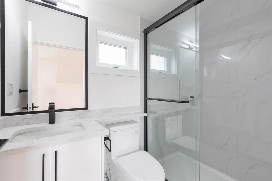 2 6964 Inverness Street Vancouver, BC - 14