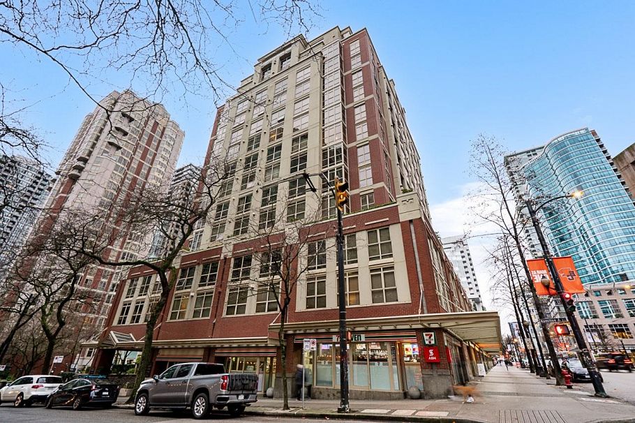 311 819 Hamilton Street Vancouver, BC - 4