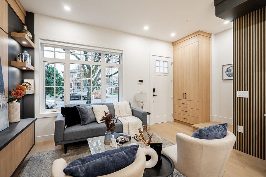 2329 E 49th Avenue Vancouver, BC - 3