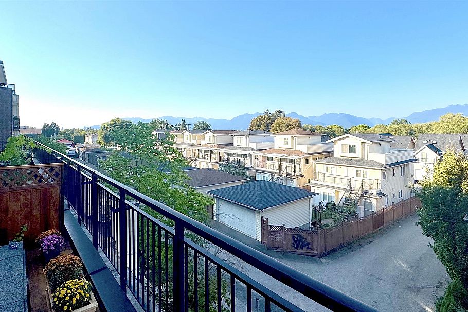 205 2239 Kingsway Boulevard Vancouver, BC - 4