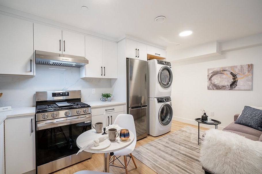 2329 E 49th Avenue Vancouver, BC - 22