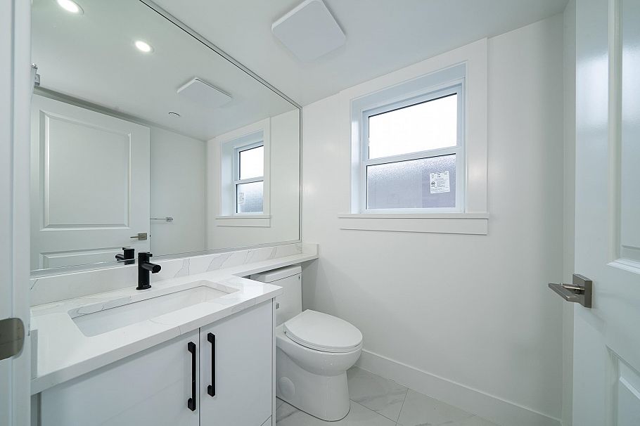 2172 E 46th Avenue Vancouver, BC - 14