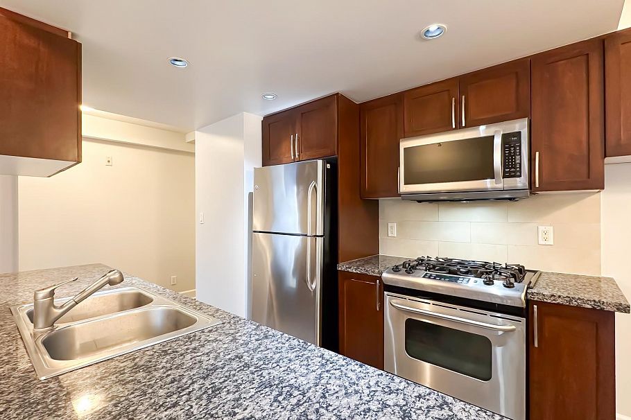 403 3811 Hastings Street Burnaby, BC - 7