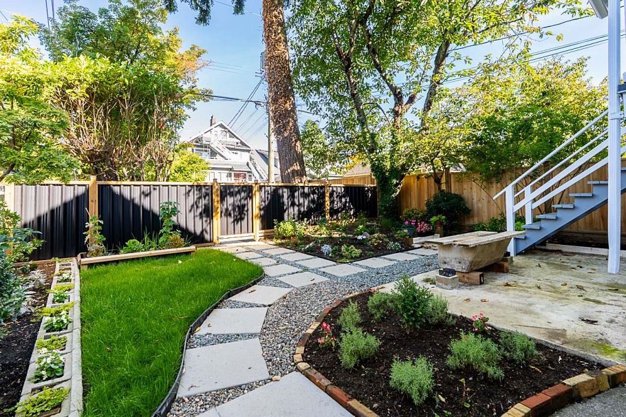 3343 W 3rd Avenue Vancouver, BC - 22