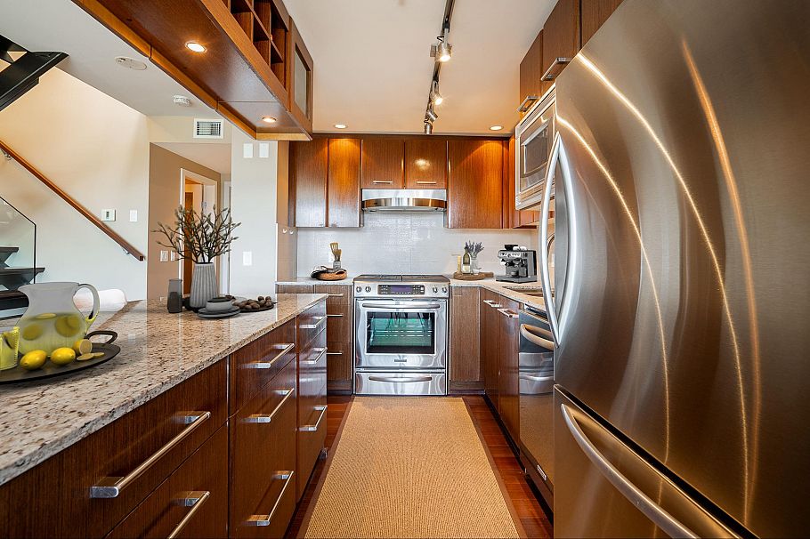 PH3 683 W Victoria Park North Vancouver, BC - 11