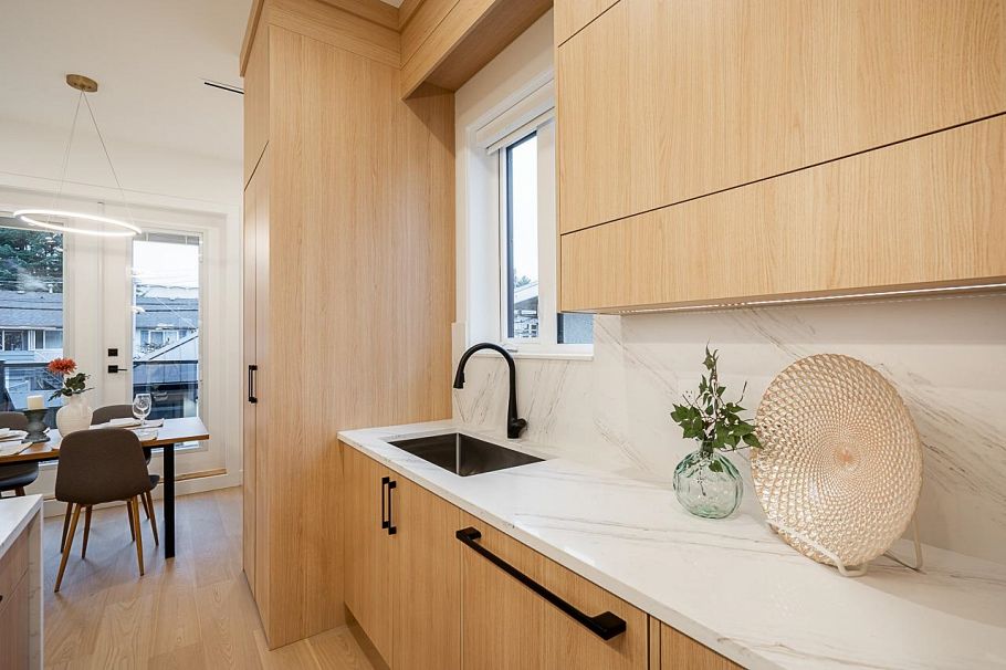 2329 E 49th Avenue Vancouver, BC - 10