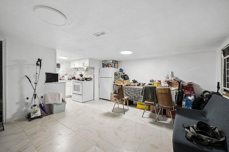 2316 Nanaimo Street Vancouver, BC - 15