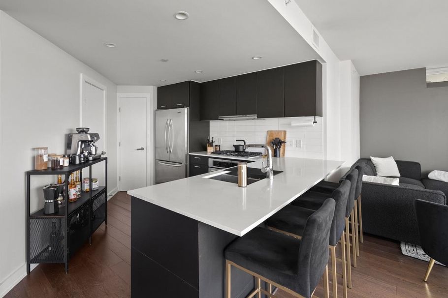 2601 1372 Seymour Street Vancouver, BC - 4