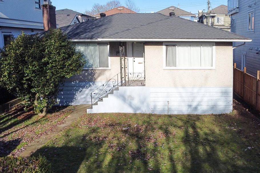 1563 E 58th Avenue Vancouver, BC - 1
