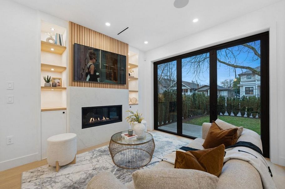 1 2846 W 12 Avenue Vancouver, BC - 1