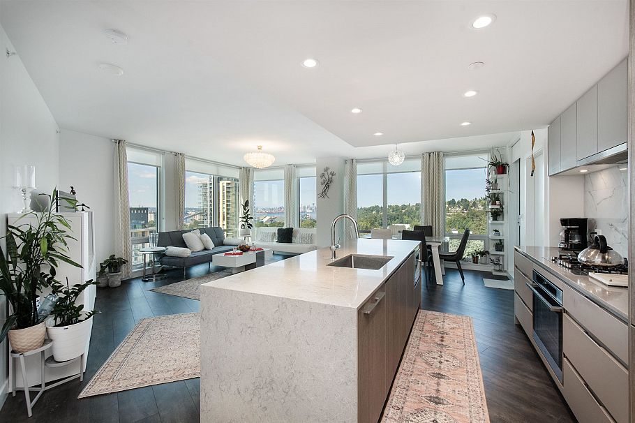 1807 1500 Fern Street North Vancouver, BC - 2