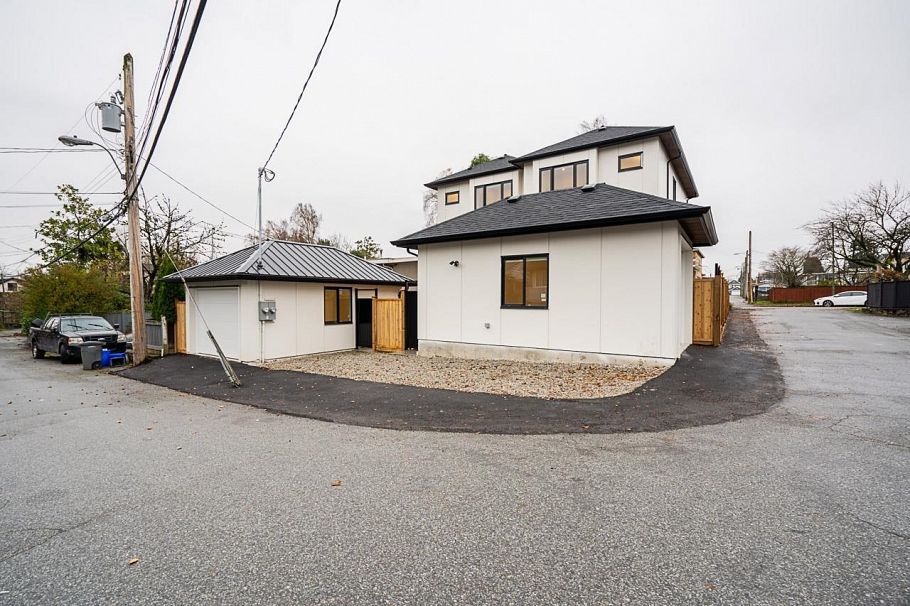 2329 E 49th Avenue Vancouver, BC - 34