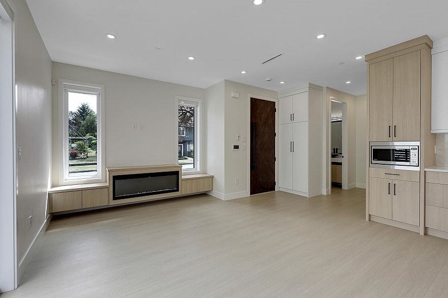 1 3695 E 26 Avenue Vancouver, BC - 6