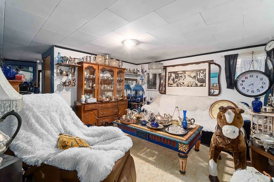 5735 Earles Street Vancouver, BC - 24