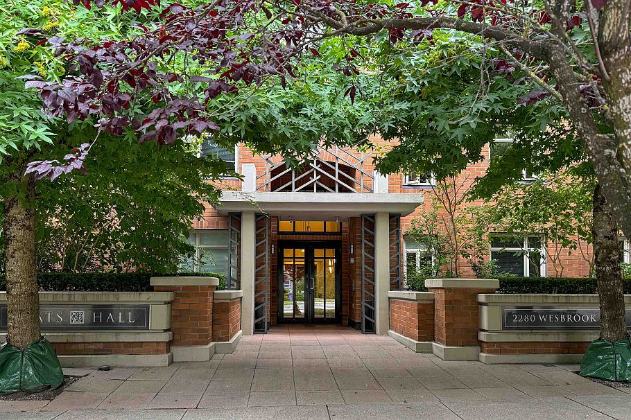 302 2280 Wesbrook Mall Vancouver, BC - 2