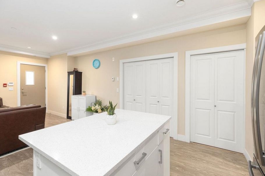 201 4577 Slocan Street Vancouver, BC - 10