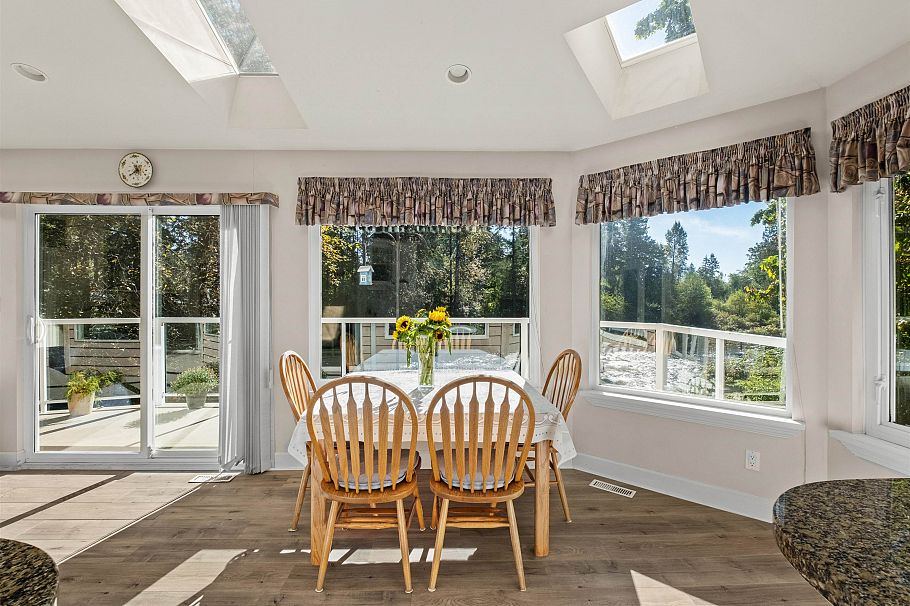 682 Seymour Boulevard North Vancouver, BC - 8