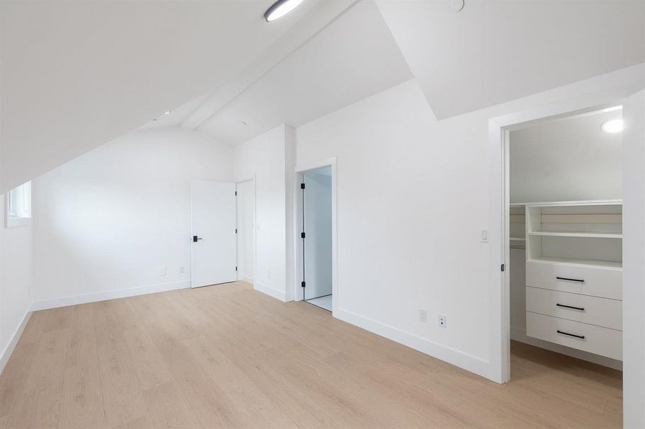 2 6964 Inverness Street Vancouver, BC - 16