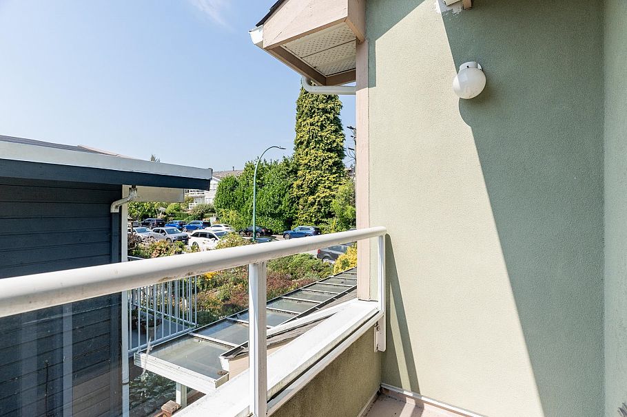 2 1233 W 16th Street North Vancouver, BC - 30