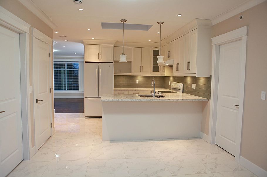 455 W 38th Avenue Vancouver, BC - 2