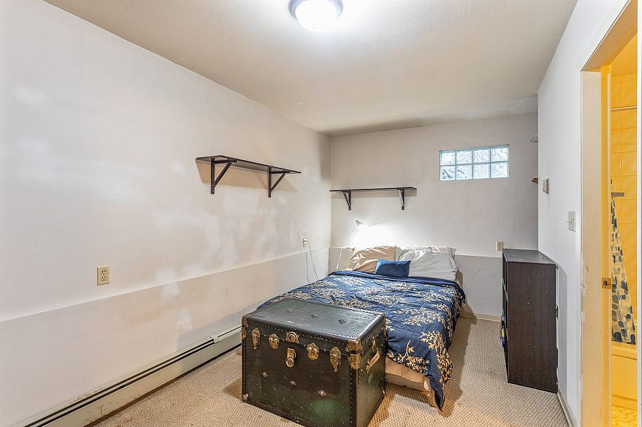 2586 W 8th Avenue Vancouver, BC - 16