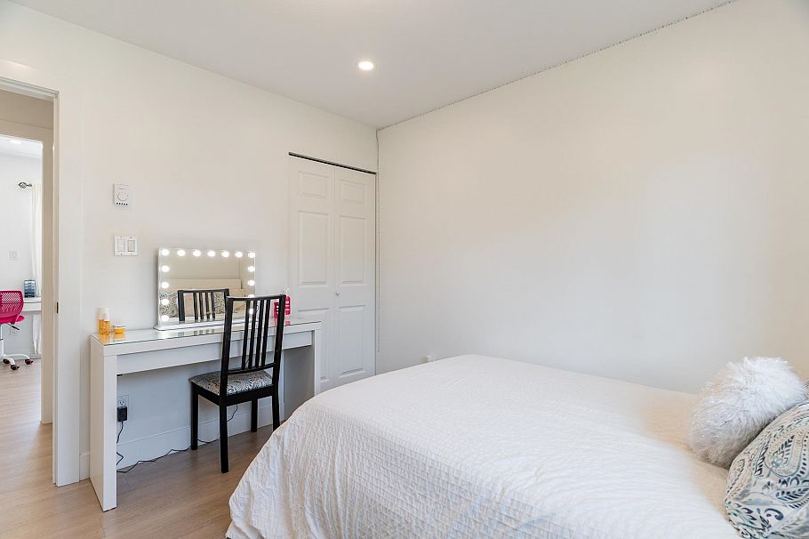 2 1233 W 16th Street North Vancouver, BC - 33