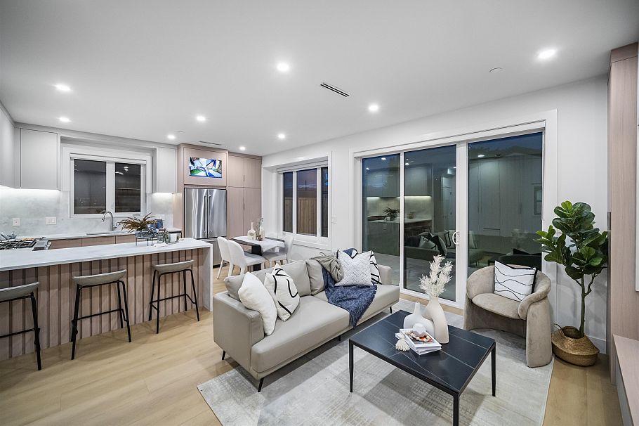 2 3623 Triumph Street Vancouver, BC - 14